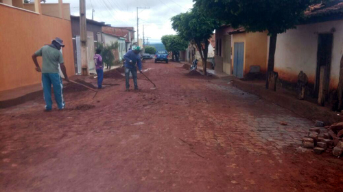 Chuva causa estragos em Caetité; limpeza foi iniciada na quarta (08)