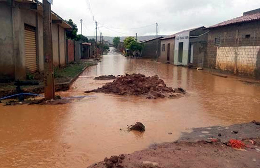 Após chuvas, prefeitura de Barreiras cancela carnaval e decreta estado de emergência