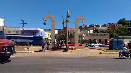 Caetité: Falta de passagens elevadas em via pública compromete a segurança de pedestres 