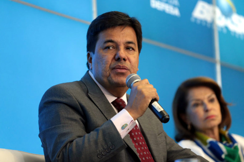 Fies será reformulado e terá mais vagas em 2017, diz MEC