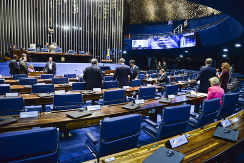 Senado aprova pena de até 30 anos para estupro coletivo