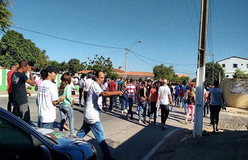Lapa: Professores protestam contra política econômica do Governo Federal