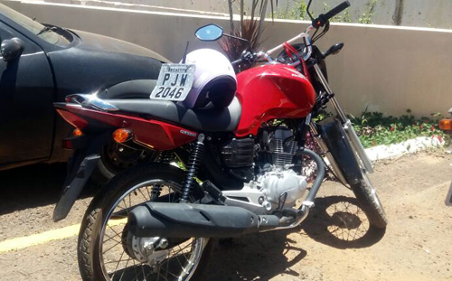 Caetité: PM recupera motocicleta e prende arrombador de residências 