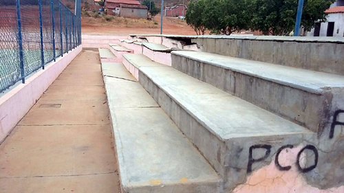 Palmas de Monte Alto: Quadra construída na gestão do ex-prefeito Manoel Rubens está em estado crítico