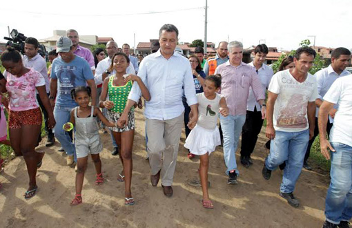 Governador vistoria obras do aeroporto e da UPA de Vitória da Conquista
