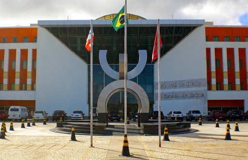 TJ-BA aponta atraso de salários e governo rebate sobre repasse feito