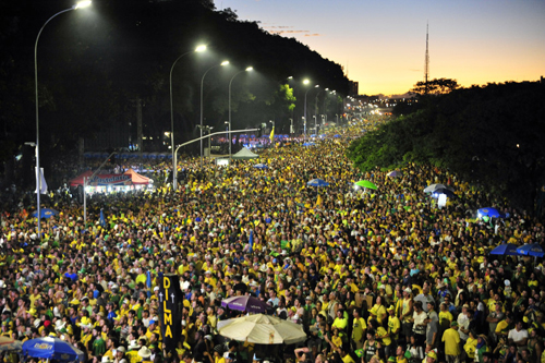 Pesquisa indica que 64% dos brasileiros aprovam o impeachment