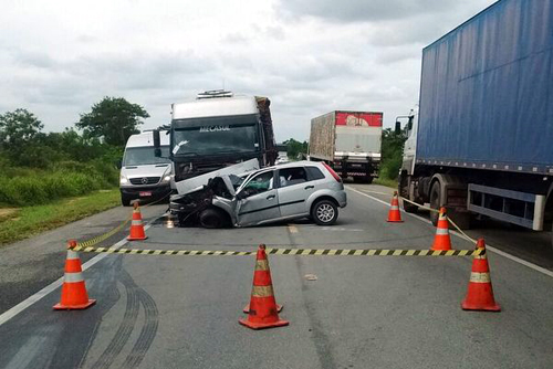 Sudoeste baiano: Pais e bebê de 11 meses morrem em grave acidente na BR-116
