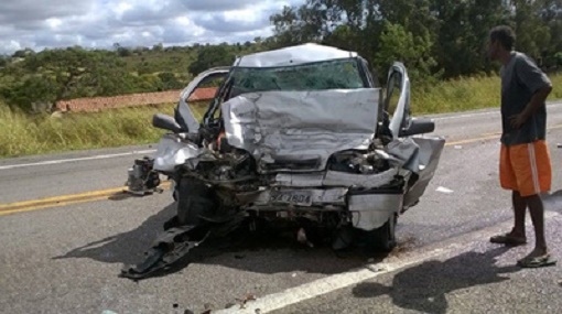 Casal morre em acidente na BR 116