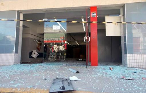 Pernambuco: quadrilha rouba banco e outra quadrilha que chegava para outro assalto