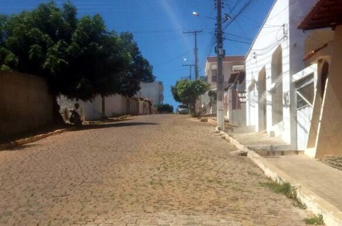 Dupla armada assalta três vitimas na noite de domingo (08) em Caetité 