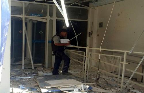 Grupo explode agência bancária na cidade de São Desidério
