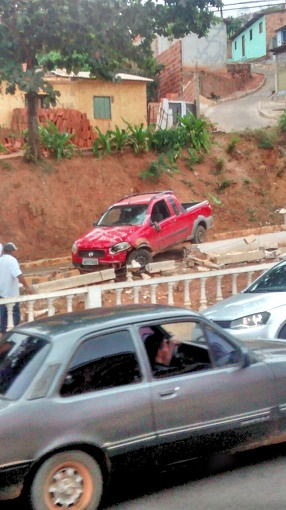 Caetité: motorista embriagado provoca acidente na Ladeira do Cruzeiro