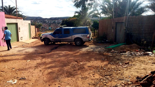 Criminosos invadem e furtam residência no bairro Prisco Viana em Caetité