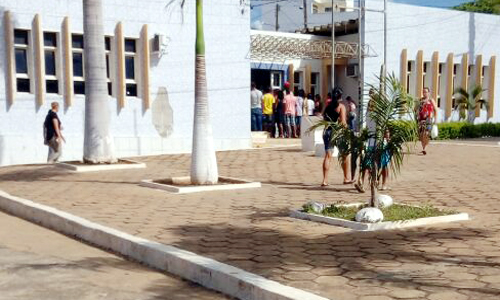 Igaporã: Moradores fazem tumulto na prefeitura supostamente em busca de empregos prometidos