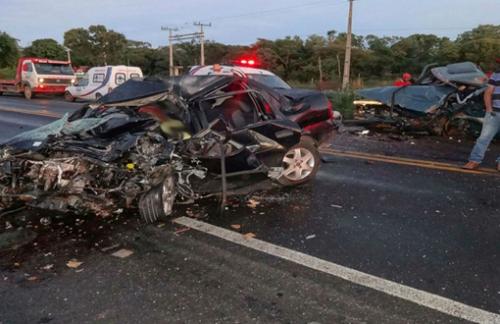 Quatro pessoas morrem em acidente na BR-242 próximo a Barreiras