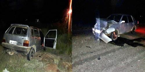 Colisão entre carros deixa dois feridos na BR-030, em Guanambi