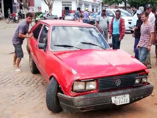 Caetité: Colisão entre carro e moto na manhã desta segunda-feira (28)