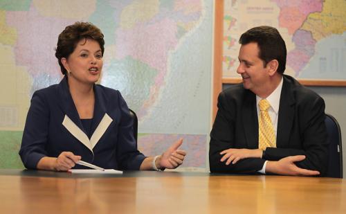 Governo quer criar “centrão” e dar mais força a PP, PR e PSD, diz colunista