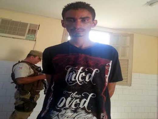 Caetité: Membro da “Quadrilha Gafanhoto” é preso com moto roubada em Livramento