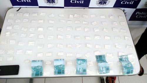 Jovem é preso com drogas e dinheiro falso em Bom Jesus da Lapa