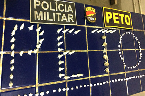PM apreende drogas e prende individuo suspeito por tráfico de drogas em Brumado