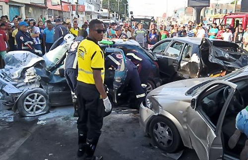 Feira de Santana: Um morre e seis ficam feridos em engavetamento