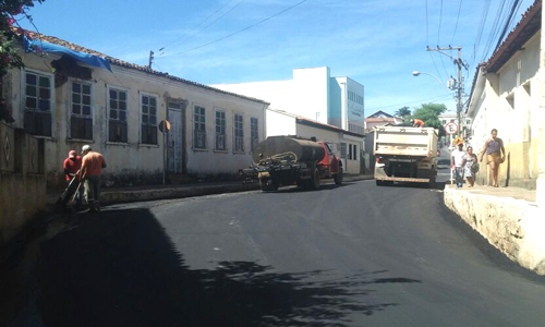Secretaria de Serviços Públicos reinicia obras de pavimentação asfáltica em Caetité
