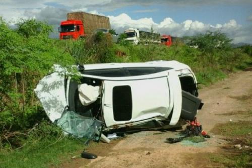 Colisão de dois veículos mata mulher e deixa cinco feridos na BR-116 em Jequié