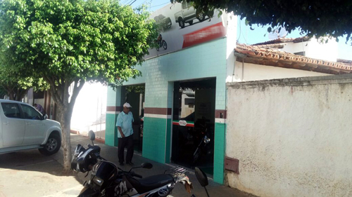 Caetité: Dupla assalta estabelecimento comercial; um dos criminosos é identificado e preso 