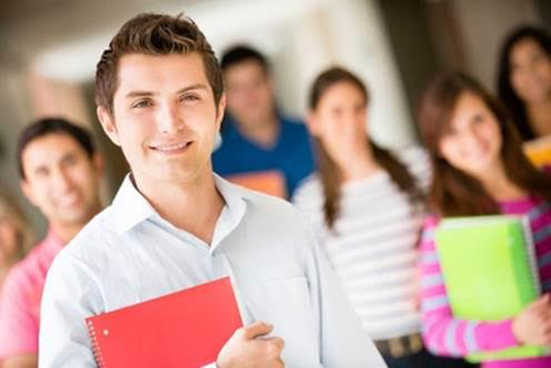 Programa de bolsas de estudo facilita acesso ao ensino básico e superior em Caetité