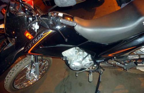 Polícia Militar recupera moto roubada de comerciante em Guanambi