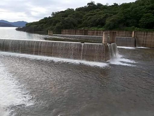 Guanambi: Barragem do Poço do Magro transborda pela primeira vez na história 