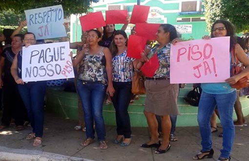 Palmas de Monte Alto: professores protestam contra administração municipal