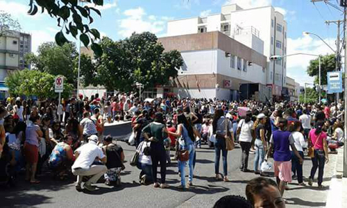 Guanambi: Estudantes e Movimentos Sociais protestam contra Temer e aprovação da PEC 241 