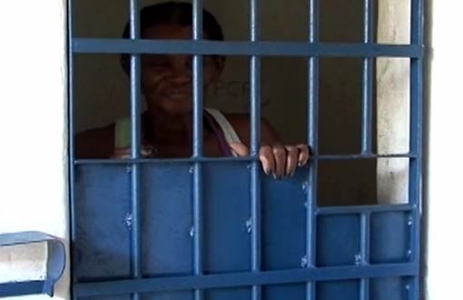 Idosa completa 11 dias na prisão por pensão de netos