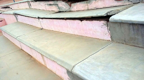 Palmas de Monte Alto: Quadra construída na gestão do ex-prefeito Manoel Rubens está em estado crítico