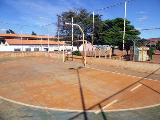 Caetité: Moradores reivindicam reforma da Quadra Poliesportiva do Bairro Ovídio Teixeira