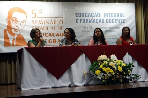 Secretária de Educação de Caetité é premiada durante Seminário em Salvador