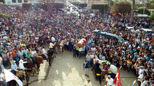 Caetité: População dá último adeus ao ex-prefeito Ricardo Ladeia 