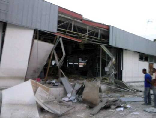 Brotas de Macaúbas: Bandidos explodem agências Bancárias 