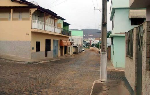 Caetité: mulher tem aparelho celular tomado de assalto