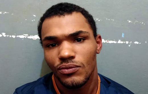 Caculé: polícia flagra menor durante roubo a lojas de celulares