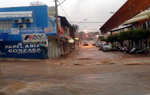 Caetité: forte chuva na tarde desta terça - feira sobre a cidade