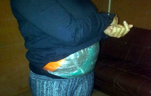 Conquista: Polícia Federal prende mulher com droga presa à barriga, no aeroporto da cidade