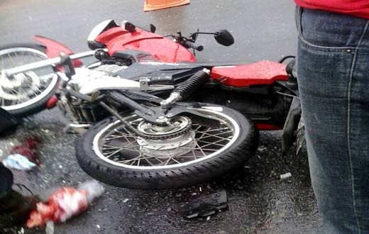 Brumado: colisão entre moto e van escolar no centro da cidade