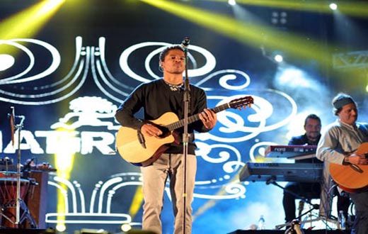 Festival de Inverno: Natiruts empolga e emociona plateia com mensagem contra o racismo