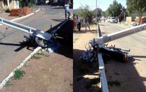 Caetité: Motociclista colide e derruba poste em Pajeú do vento