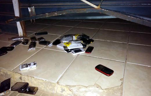 Caculé: polícia flagra menor durante roubo a lojas de celulares