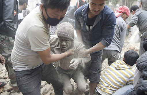Terremoto no Nepal deixa mais de 1.800 mortos